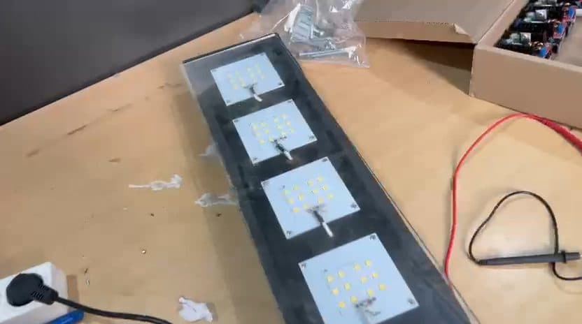 Desktop console supervising public lighting poles over LoRa